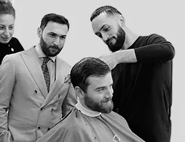 Давид Амирханян проводит мастер-класс для команды барбершопа